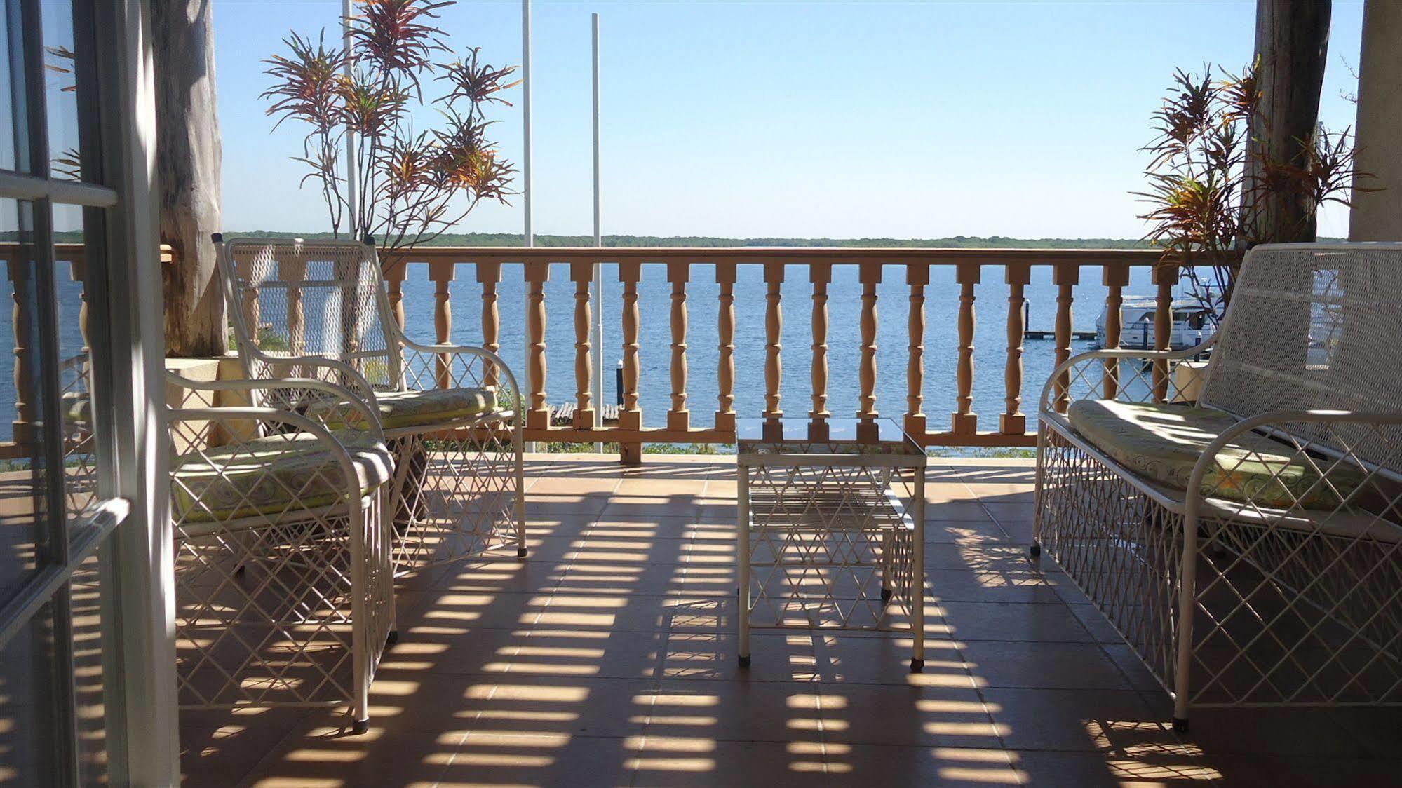 Marina Puesta Del Sol Hotel Aposentillo Exterior photo